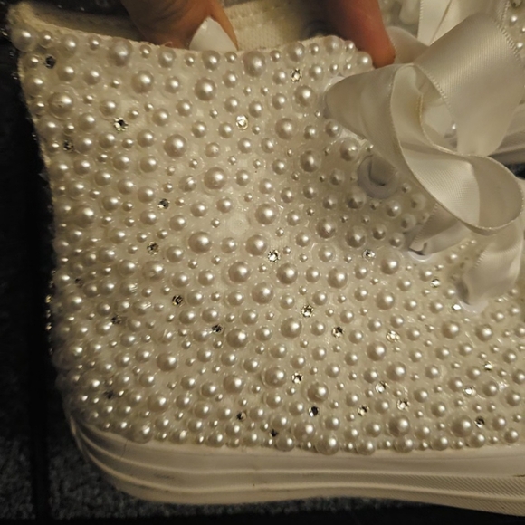 Custom made Swarovski And Pearls high top converse - Picture 7 of 11